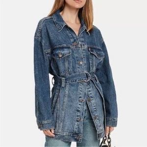 Levi’s women’s  belted blue jean jacket
Size medium